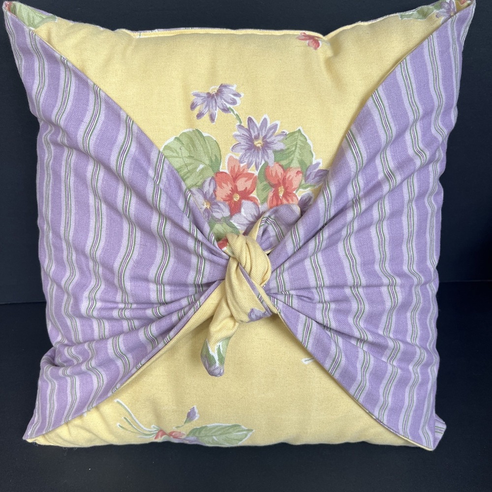 VTG Waverly Garden Room Field Of Flowers Lilac Yellow Throw Pillow 15x15 EUC